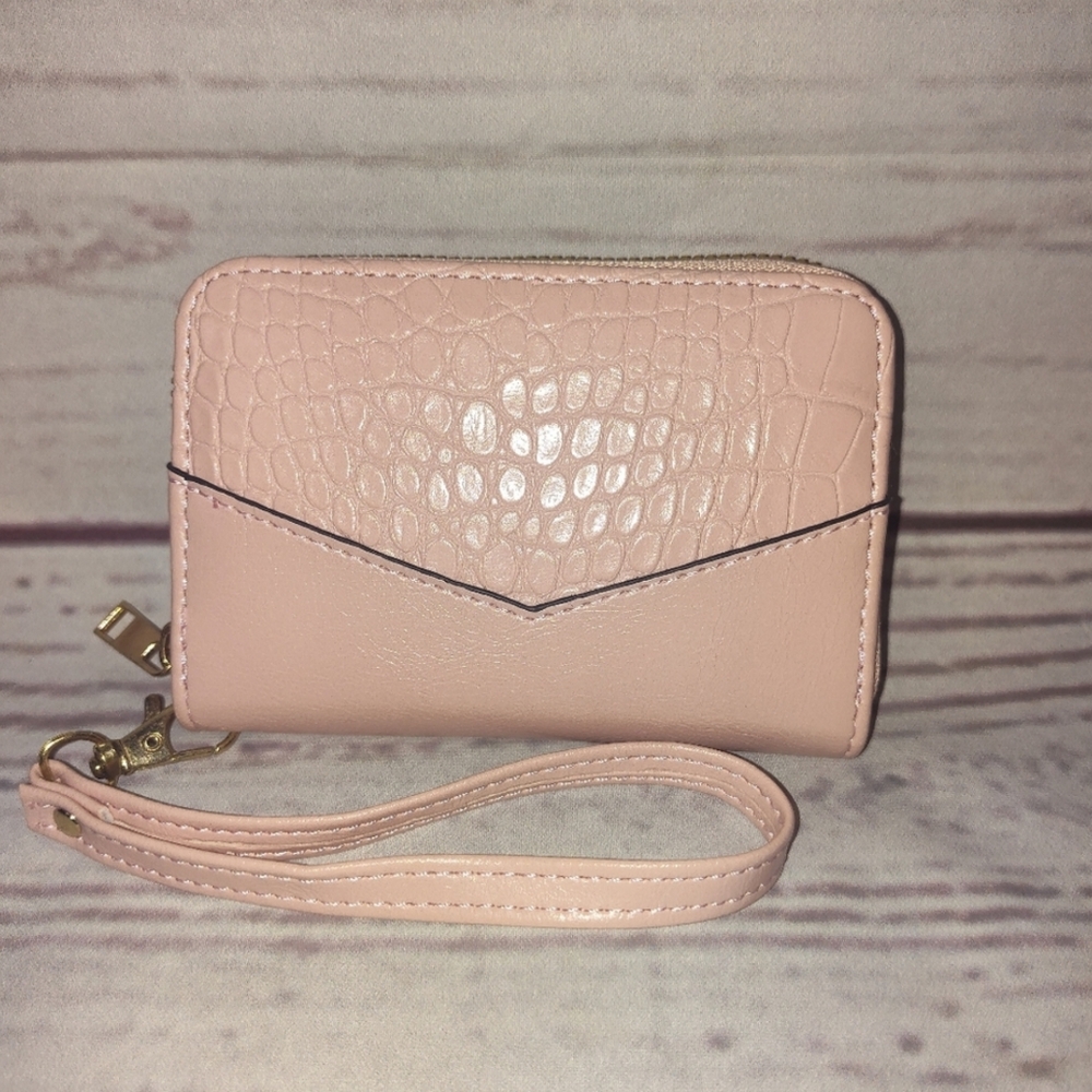 Elegant Pink Crocodile-Embossed Women's Wristlet